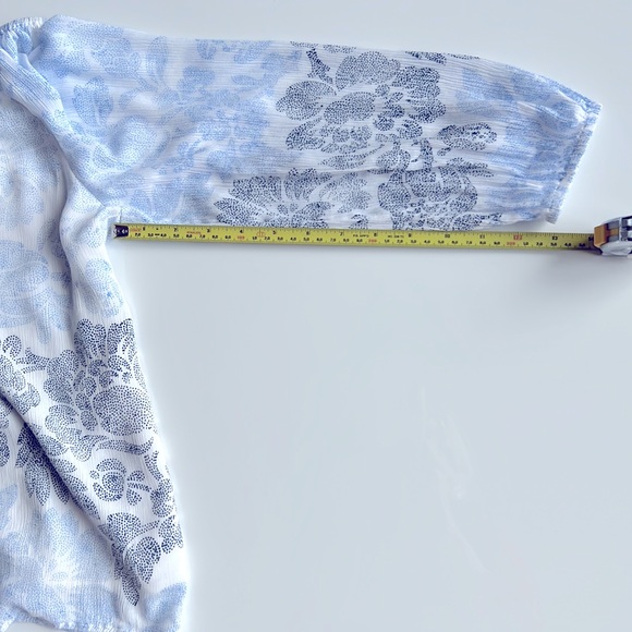 Loft blouse beautiful dotted Flower design - Picture 8 of 10